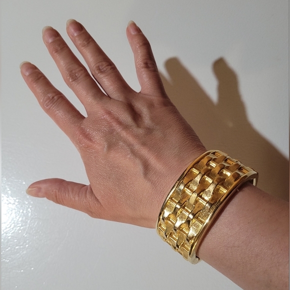 Vintage woven-look gold-tone bracelet - Picture 1 of 6